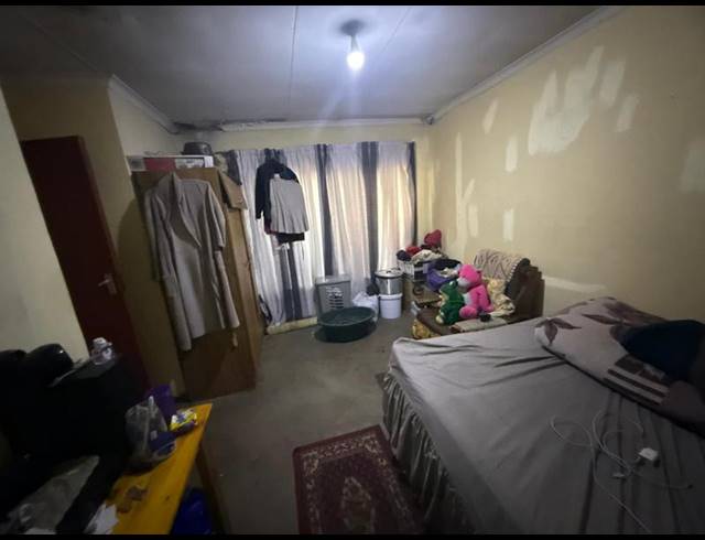 6 BEDROOM HOUSE FOR SALE IN TEMBISA CENTRAL